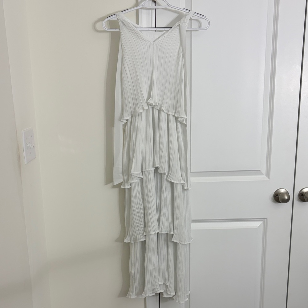Elegant White Sleeveless Dress